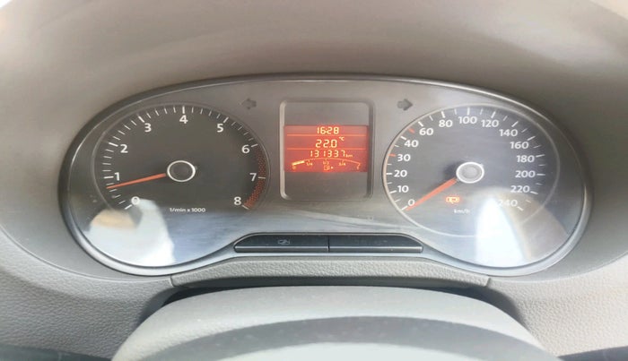 2011 Volkswagen Vento TRENDLINE 1.6, Petrol, Manual, 1,31,337 km, interior