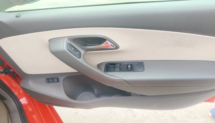 2011 Volkswagen Vento TRENDLINE 1.6, Petrol, Manual, 1,31,337 km, interior