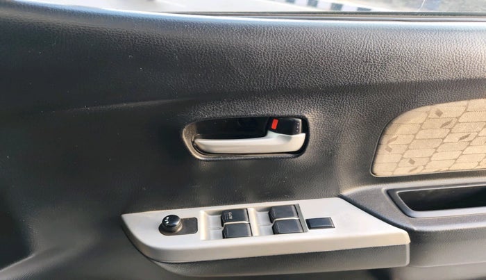 2016 Maruti Wagon R 1.0 VXI, Petrol, Manual, 59,690 km, interior