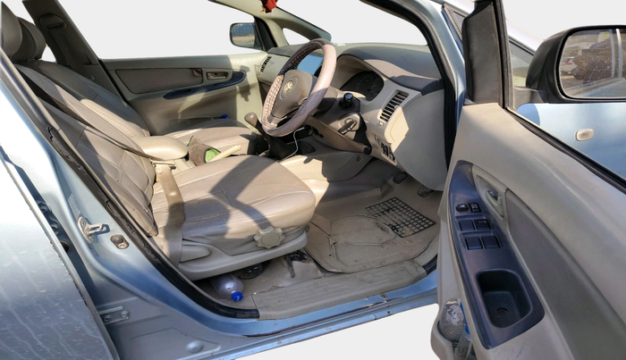 2011 Toyota Innova 2.5 G4 8 STR, Diesel, Manual, 1,67,861 km, interior