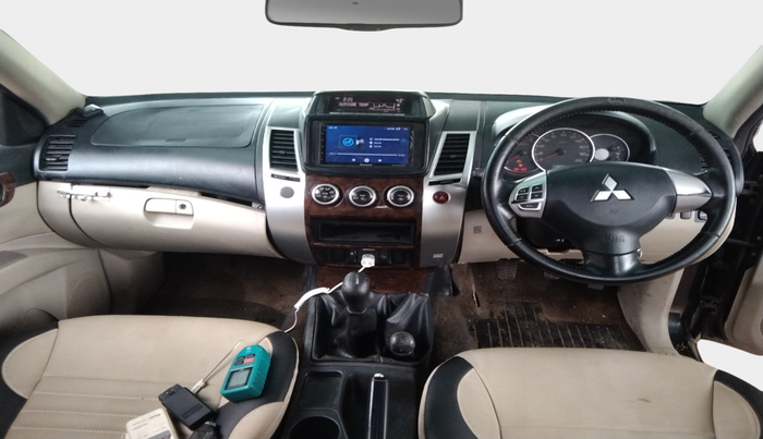 2015 Mitsubishi Pajero Sport 2.5 MT 4X4, Diesel, Manual, 2,03,391 km, interior
