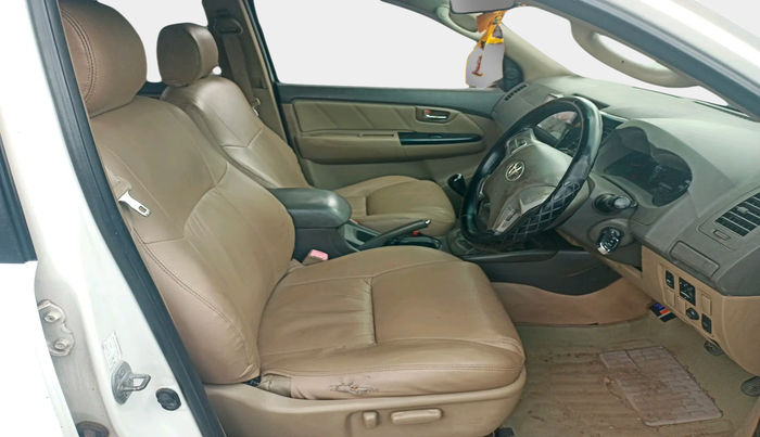2012 Toyota Fortuner 3.0 4X4 MT, Diesel, Manual, 1,24,013 km, interior