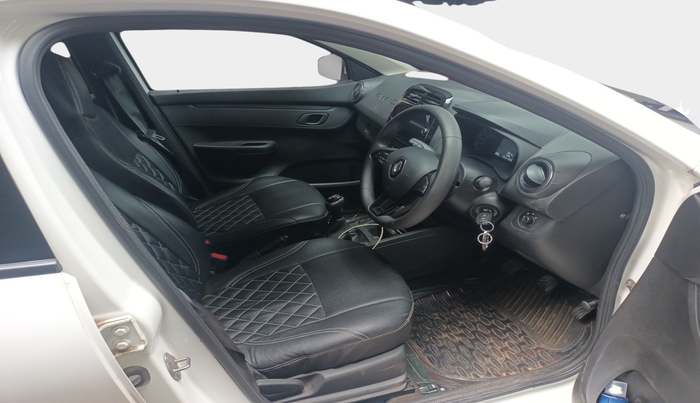 2024 Renault Kwid RXT 1.0, Petrol, Manual, 7,553 km, interior