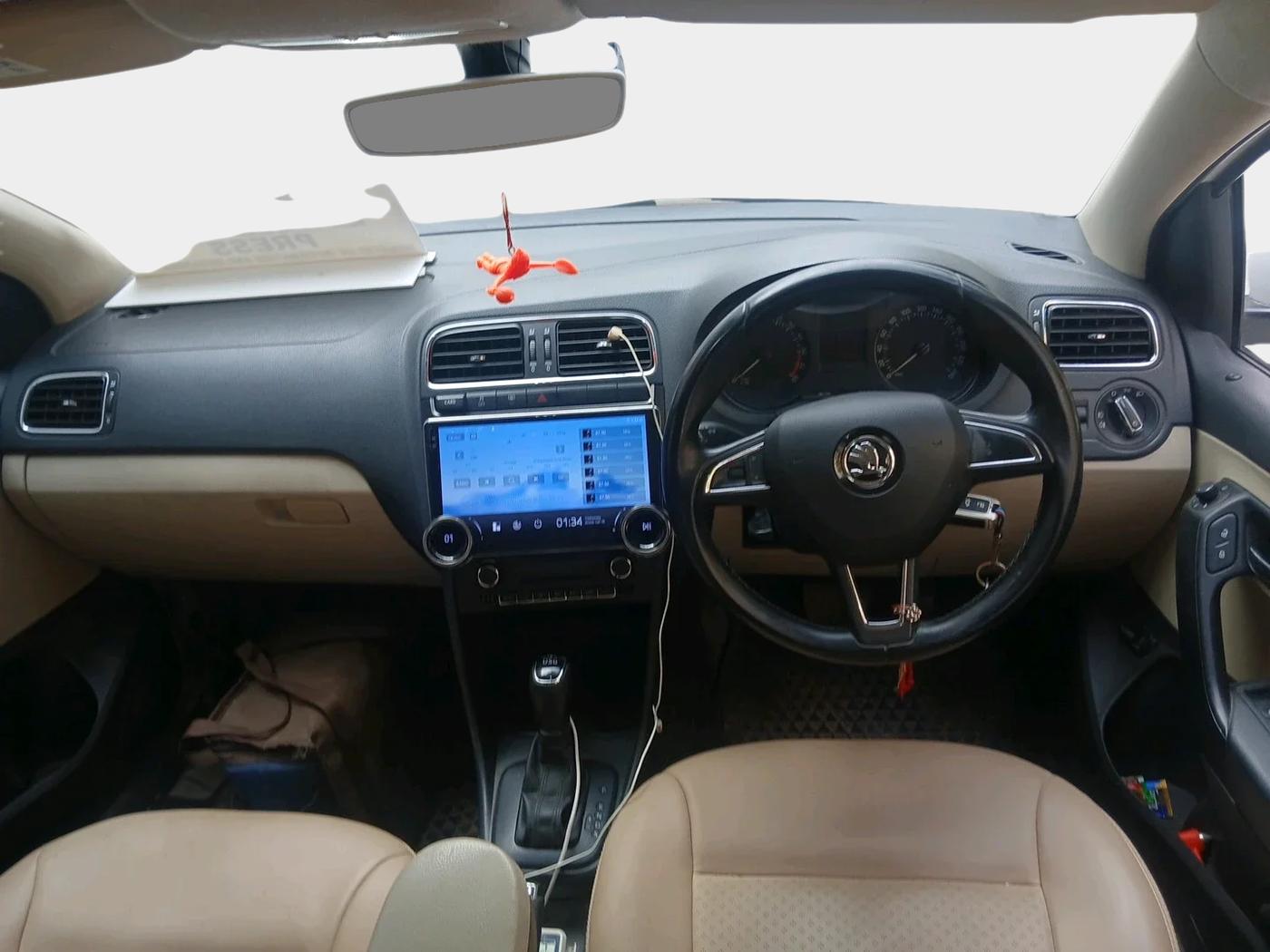 2017 Skoda Rapid STYLE 1.5 TDI AT, Diesel, Automatic, 1,43,060 km, interior