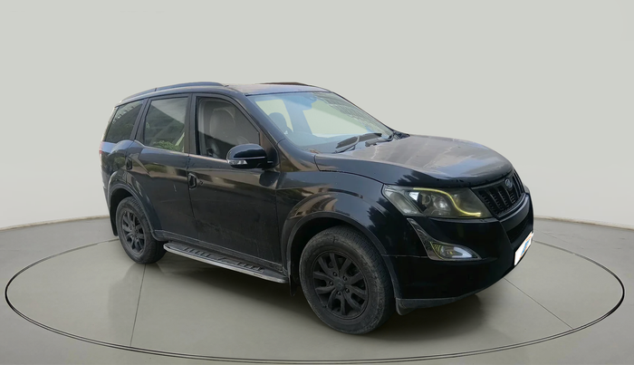 2016 Mahindra XUV500 W10 AT, Diesel, Automatic, 77,975 km, exterior