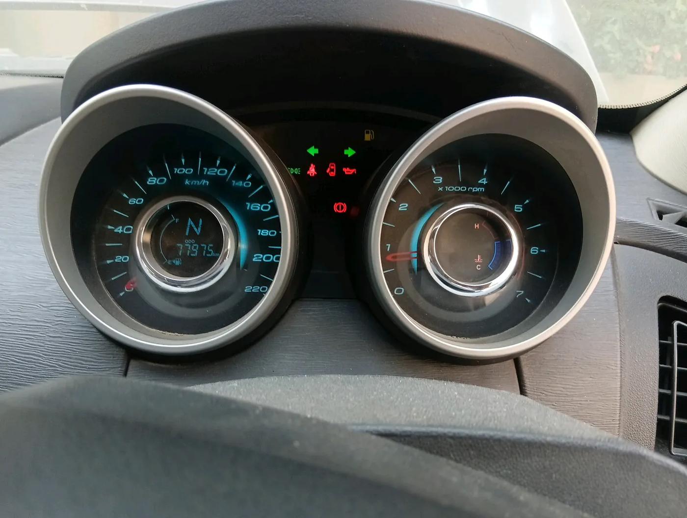 2016 Mahindra XUV500 W10 AT, Diesel, Automatic, 1,76,210 km, interior