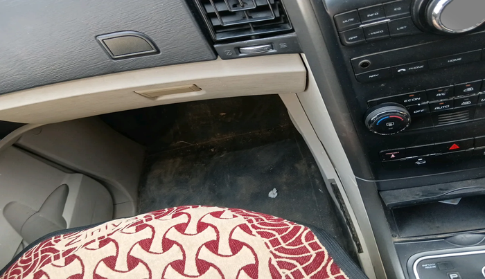 2016 Mahindra XUV500 W10 AT, Diesel, Automatic, 77,975 km, interior