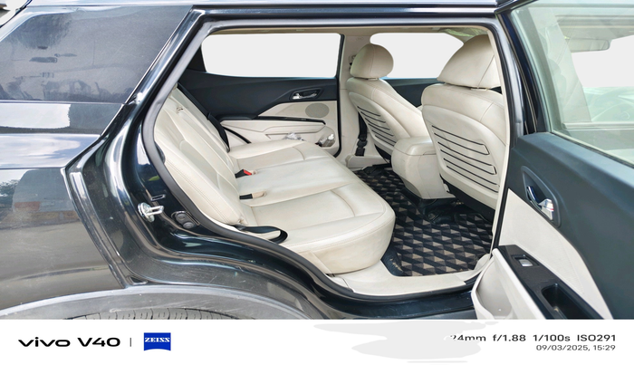 2021 Mahindra XUV300 W8 (O) 1.2 PETROL, Petrol, Manual, 62,093 km, interior