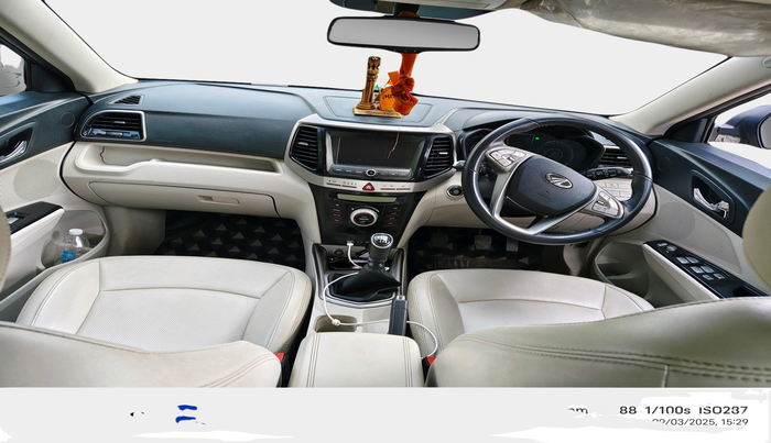 2021 Mahindra XUV300 W8 (O) 1.2 PETROL, Petrol, Manual, 62,093 km, interior