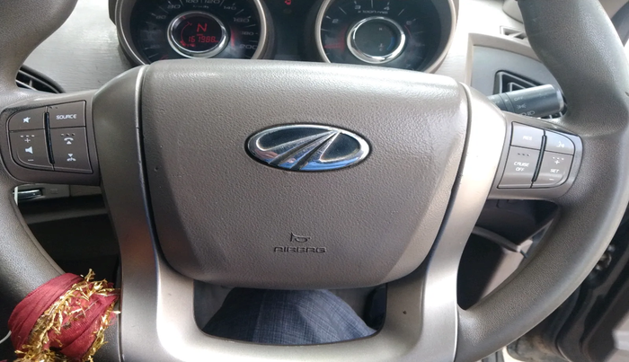 2015 Mahindra XUV500 W6, Diesel, Manual, 1,61,988 km, interior