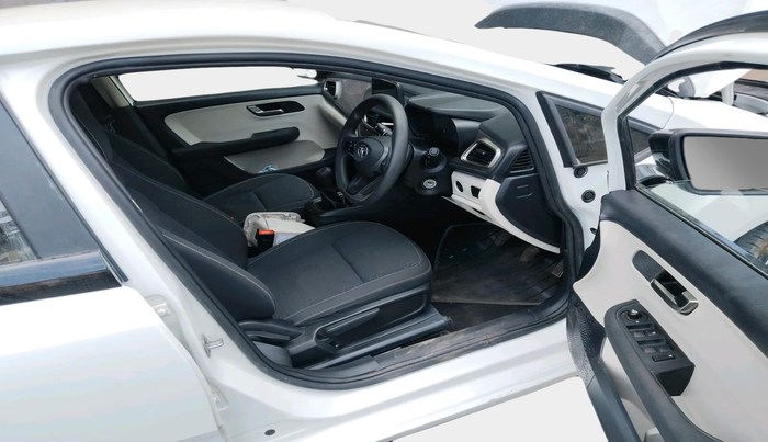 2023 Tata ALTROZ XM PLUS CNG, Petrol, Manual, 35,303 km, interior