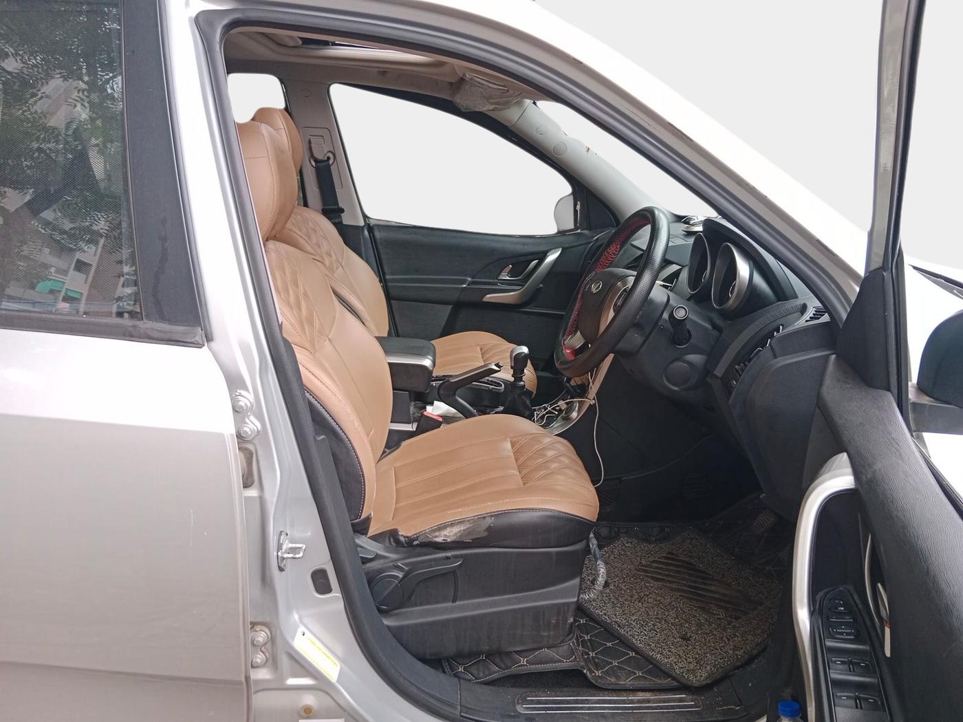 2020 Mahindra XUV500 W9, Diesel, Manual, 90,772 km, interior