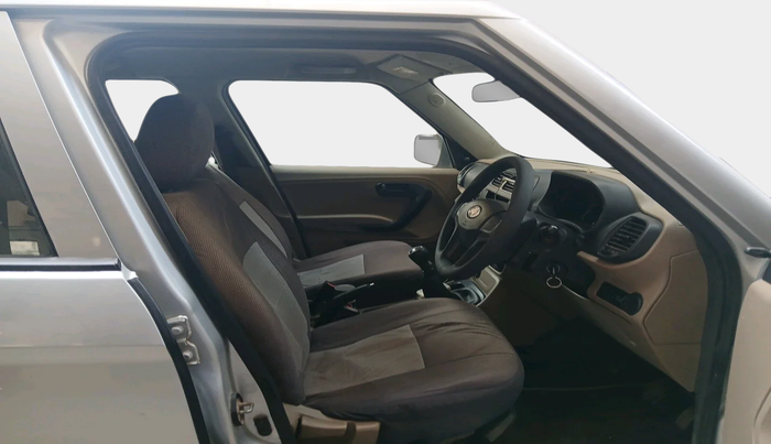 2019 Mahindra TUV300 T4 PLUS, Diesel, Manual, 1,17,372 km, interior