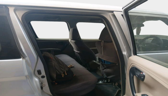 2019 Mahindra TUV300 T4 PLUS, Diesel, Manual, 1,17,372 km, interior