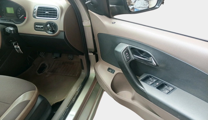 2012 Skoda Rapid 1.6 MPI ACTIVE, Petrol, Manual, 1,35,866 km, interior