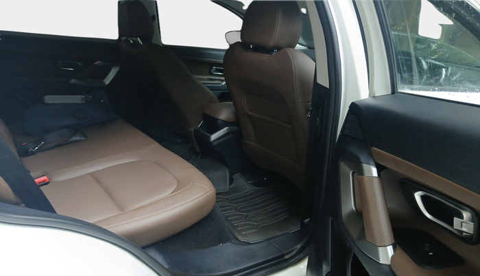 2020 Tata Harrier XZA PLUS 2.0L, Diesel, Automatic, 1,18,655 km, interior