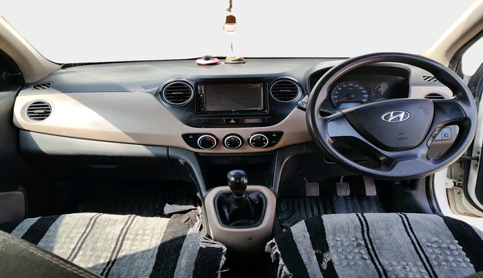 2017 Hyundai Xcent BASE ABS 1.1, Diesel, Manual, 1,38,578 km, interior