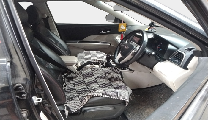 2019 Mahindra XUV300 W8 1.5 DIESEL, Diesel, Manual, 1,37,041 km, interior