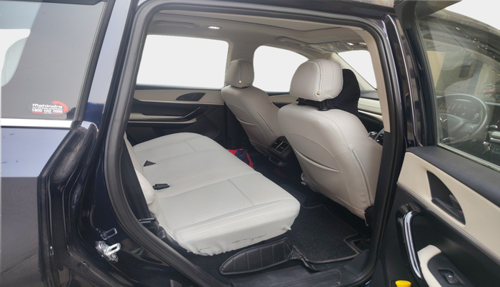 2023 Mahindra XUV700 AX 5 D MT 5 STR, Diesel, Manual, 21,191 km, interior