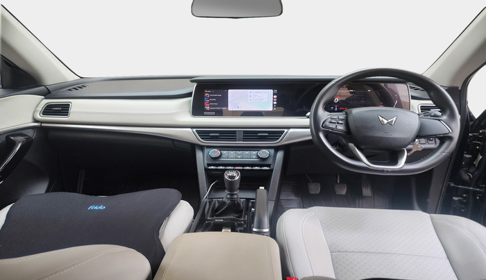 2023 Mahindra XUV700 AX 5 D MT 5 STR, Diesel, Manual, 21,191 km, interior