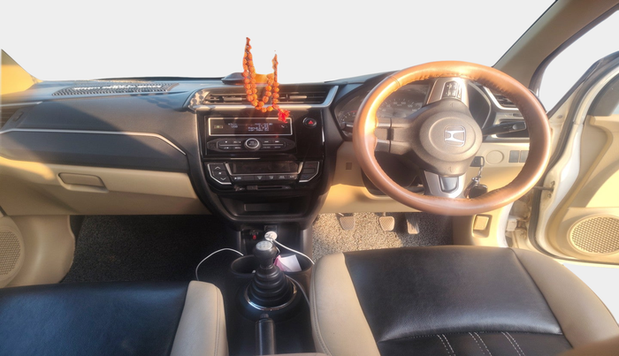 2016 Honda Amaze 1.2L I-VTEC S, Petrol, Manual, 1,03,371 km, interior