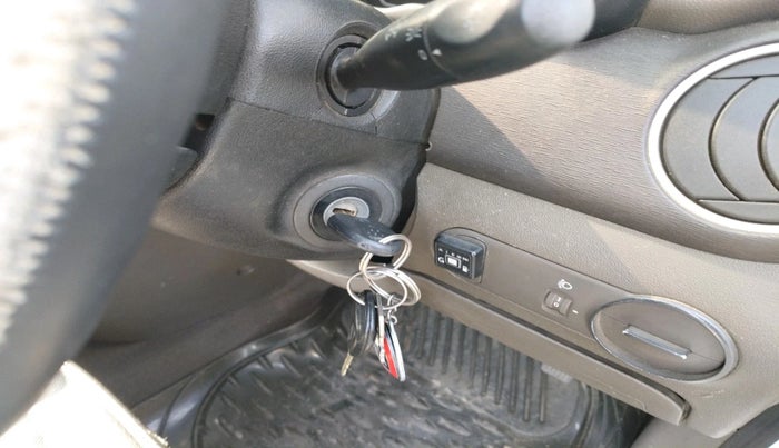 2013 Hyundai i10 ERA 1.1, Petrol, Manual, 1,01,377 km, interior