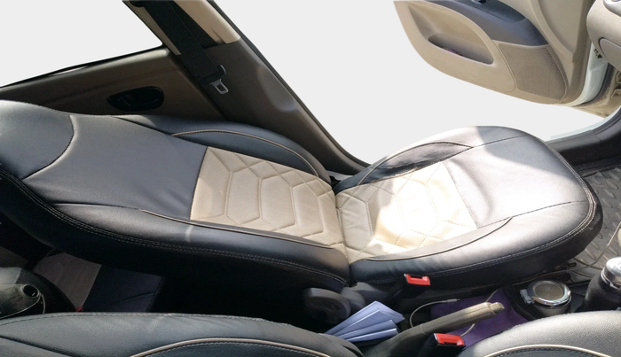 2013 Hyundai i10 ERA 1.1, Petrol, Manual, 1,01,377 km, interior