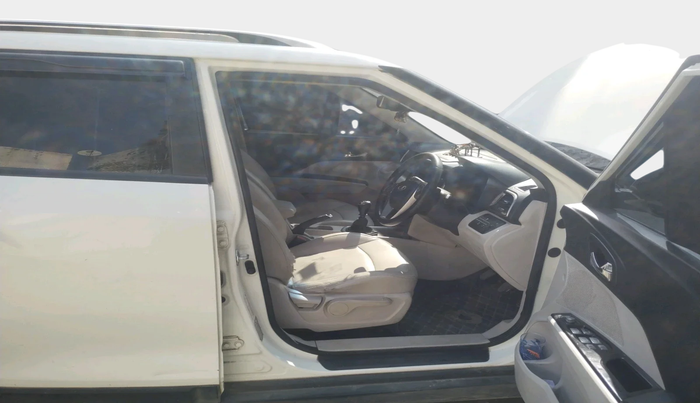2019 Mahindra XUV300 W8 (O) 1.5 DIESEL, Diesel, Manual, 1,30,466 km, interior