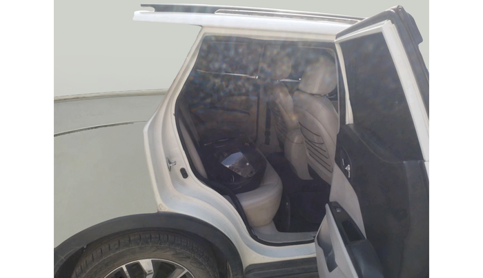 2019 Mahindra XUV300 W8 (O) 1.5 DIESEL, Diesel, Manual, 1,30,466 km, interior