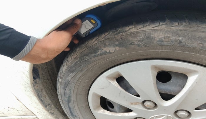 2010 Hyundai i10 MAGNA 1.2, Petrol, Manual, 1,04,420 km, tyre