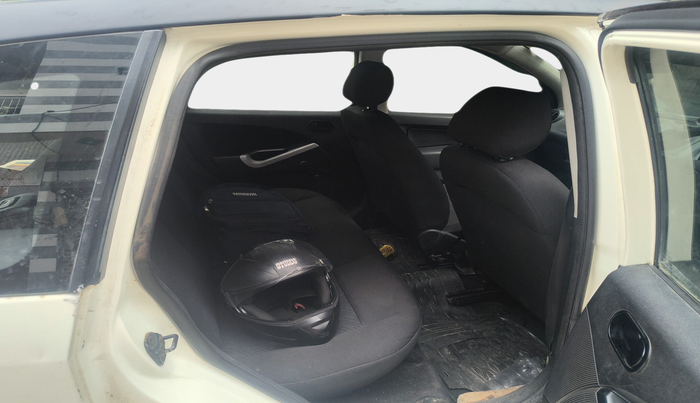 2014 Ford Figo LXI 1.2 PETROL, Petrol, Manual, 1,31,035 km, interior