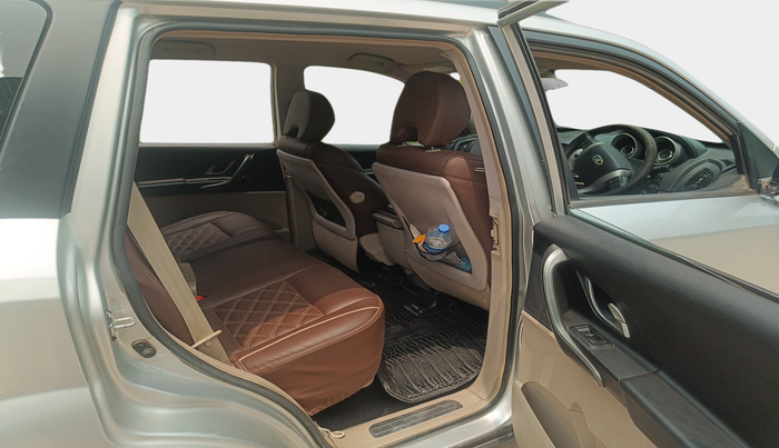 2016 Mahindra XUV500 W6, Diesel, Manual, 1,19,819 km, interior