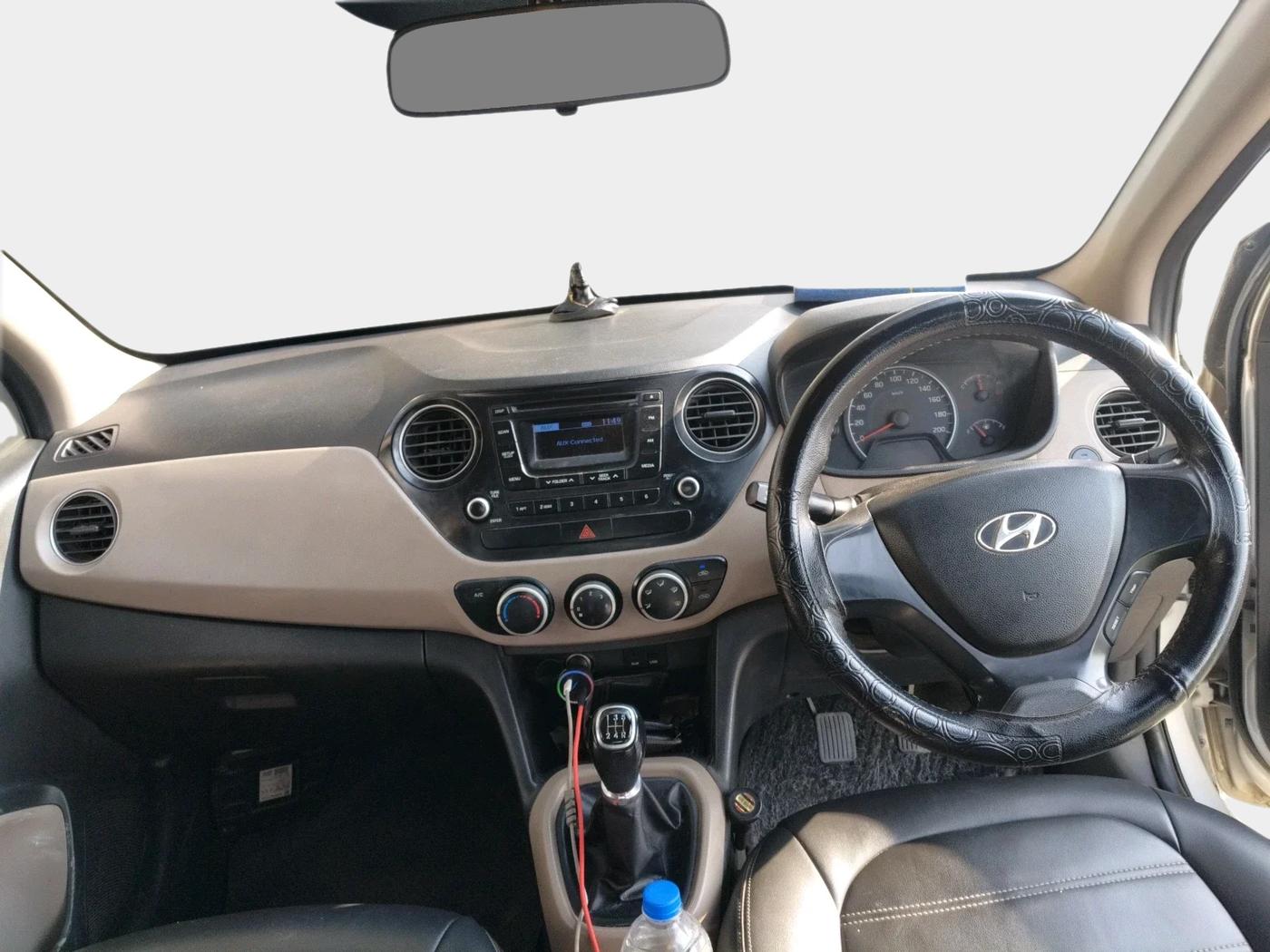 2014 Hyundai Grand i10 SPORTZ 1.2 KAPPA VTVT, Petrol, Manual, 1,31,107 km, interior
