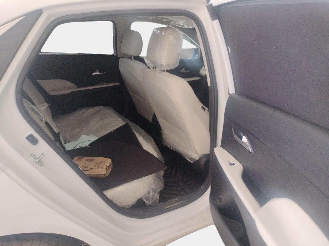 2025 Hyundai Verna SX 1.5 l MPI, Petrol, Manual, 10,055 km, interior