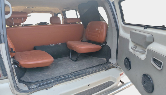 2016 Mahindra Scorpio S6 PLUS 1.99 INTELLI-HYBRID, Diesel, Manual, 92,400 km, exterior