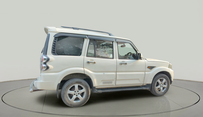2016 Mahindra Scorpio S6 PLUS 1.99 INTELLI-HYBRID, Diesel, Manual, 92,400 km, exterior