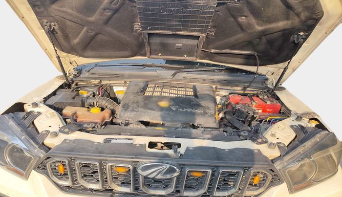 2016 Mahindra Scorpio S6 PLUS 1.99 INTELLI-HYBRID, Diesel, Manual, 92,400 km, exterior