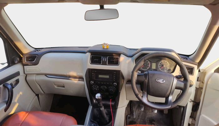 2016 Mahindra Scorpio S6 PLUS 1.99 INTELLI-HYBRID, Diesel, Manual, 92,400 km, interior