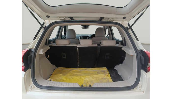 2019 Mahindra XUV300 W8 (O) 1.5 DIESEL AMT, Diesel, Automatic, 1,14,070 km, exterior