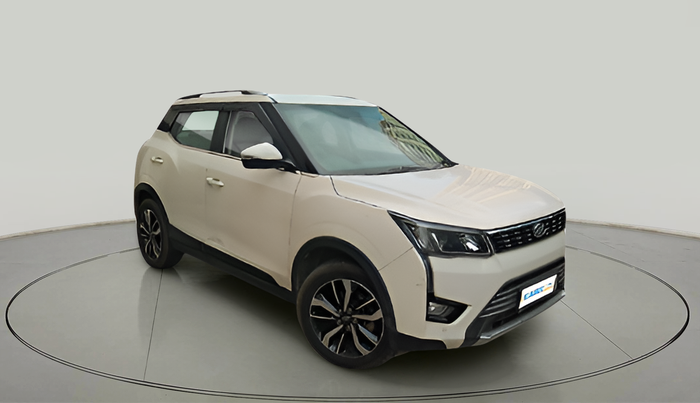 2019 Mahindra XUV300 W8 (O) 1.5 DIESEL AMT, Diesel, Automatic, 1,14,070 km, exterior