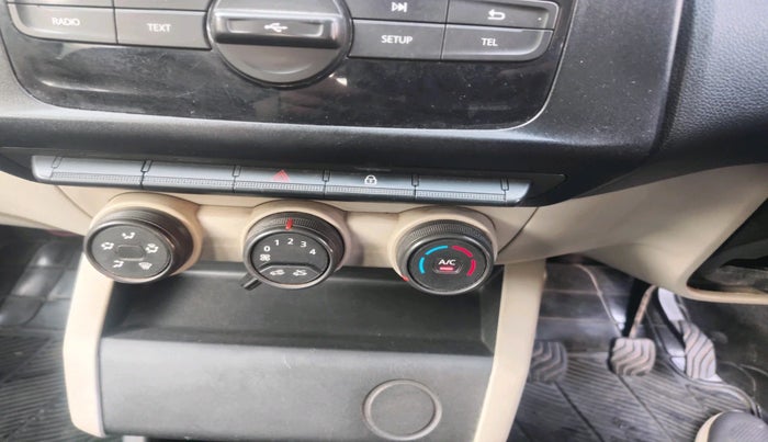 2019 Renault TRIBER RXL MT, Petrol, Manual, 94,641 km, interior