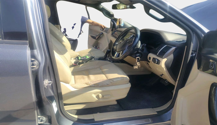 2017 Ford Endeavour TITANIUM 3.2 4X4 AT, Diesel, Automatic, 97,866 km, interior