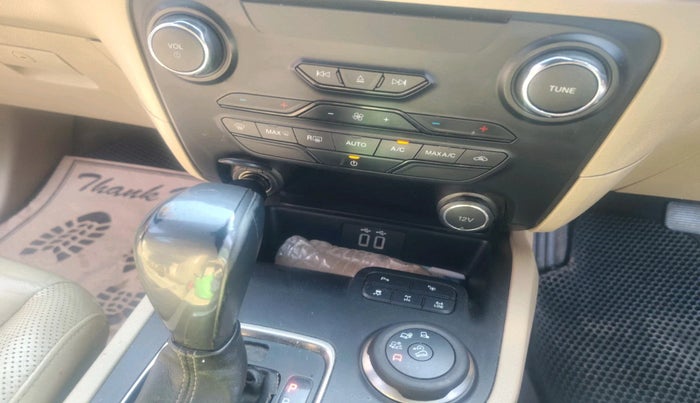 2017 Ford Endeavour TITANIUM 3.2 4X4 AT, Diesel, Automatic, 97,866 km, interior