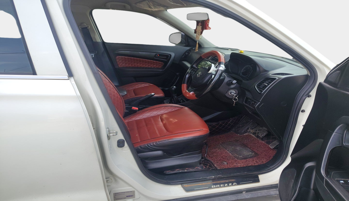 2020 Maruti Vitara Brezza LXI, Petrol, Manual, 51,396 km, interior