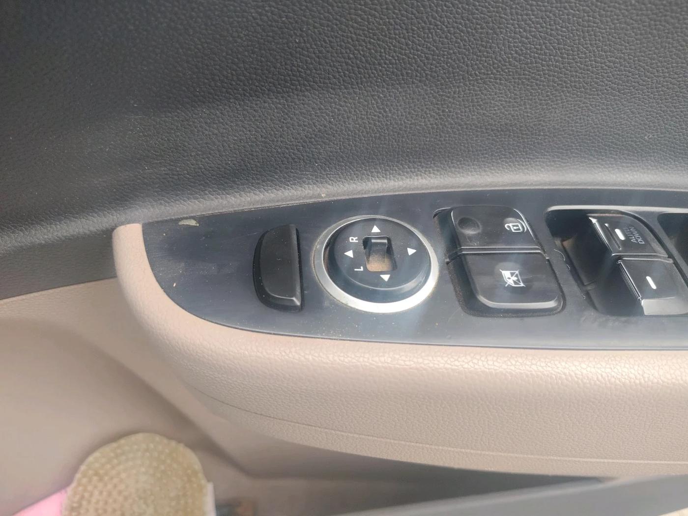 2017 Hyundai Grand i10 SPORTZ 1.2 KAPPA VTVT, CNG, Manual, 78,116 km, interior