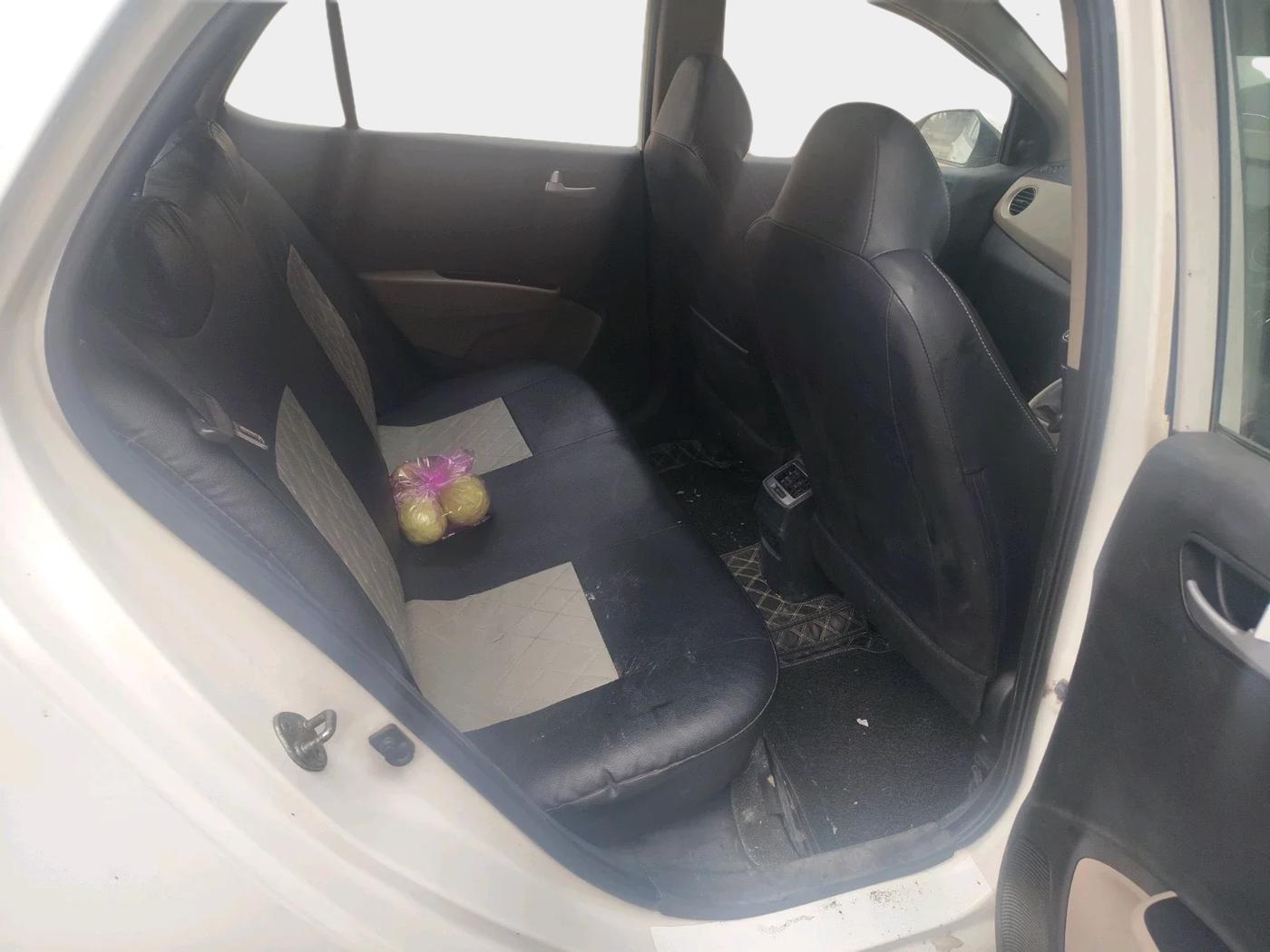 2017 Hyundai Grand i10 SPORTZ 1.2 KAPPA VTVT, CNG, Manual, 78,116 km, interior