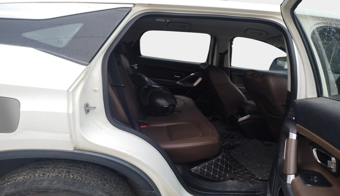 2019 Tata Harrier XZ 2.0L, Diesel, Manual, 2,15,009 km, interior