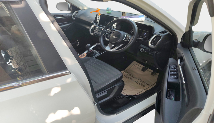 2022 KIA SONET HTK PLUS 1.0 IMT, Petrol, Manual, 10,202 km, interior
