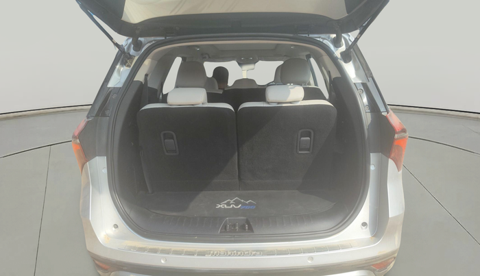 2022 Mahindra XUV700 AX 7 LUXURY D AWD AT 7 STR, Diesel, Automatic, 9,911 km, exterior