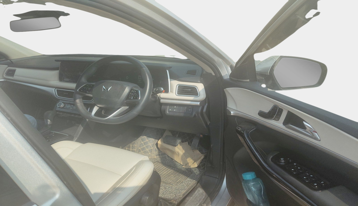 2022 Mahindra XUV700 AX 7 LUXURY D AWD AT 7 STR, Diesel, Automatic, 9,911 km, interior